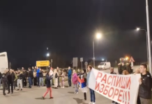 Podržavaju štrajk glađu zahtevajući izbore — mitrovački blokaderi otkrili svoje namere