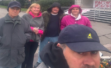 Mitrovački blokaderi predstavili svoj predizborni program pred Gradskom kućom