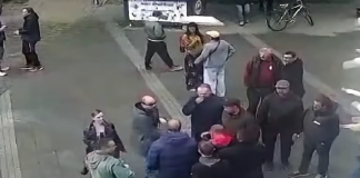 Međusobni fizički obračun na okupljanju mitrovačkih blokadera