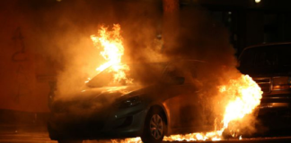 Uhapšen piroman! Posle ponoći zapalio dva automobila, vatra zahvatila i kuću