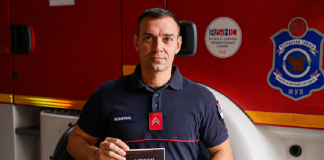 Profesionalni vatrogasac-spasilac Milan Kotarlić predstavlja svoj prvi roman „Veruj srcem“