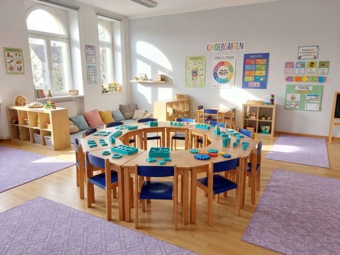 kindergarten-classroom-colorful-furniture-educational-toys
