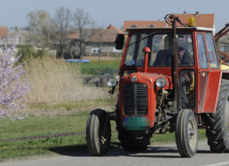 Video ključ u bravi i odvezao traktor: Policija ga sustigla van naselja