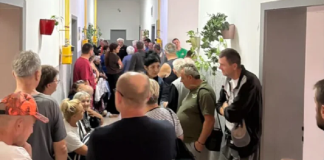 VIKEND ZA PARTIJSKE VOJSKE: Jedni skupili potpise za nekoliko sati, drugi razvlačili dva dana