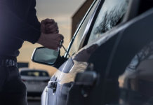 16 KRAĐA ZA 10 MESECI: Policija uhapsila muškarca koji je obijao automobile i krao novac