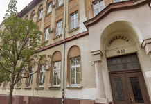 MIRAN POČETAK ŠKOLSKE GODINE: 8.100 mitrovačkih učenika selo u klupe – blokaderi se zavukli u mišje rupe