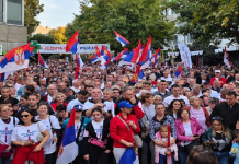 REAGOVANJA NA VUČIĆEV GOVOR U SREMSKOJ MITROVICI: Šta je ostalo iza obraćanja na prepunom Trgu Vojvođanskih brigada?
